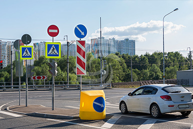 Разметка и установка дорожных знаков 